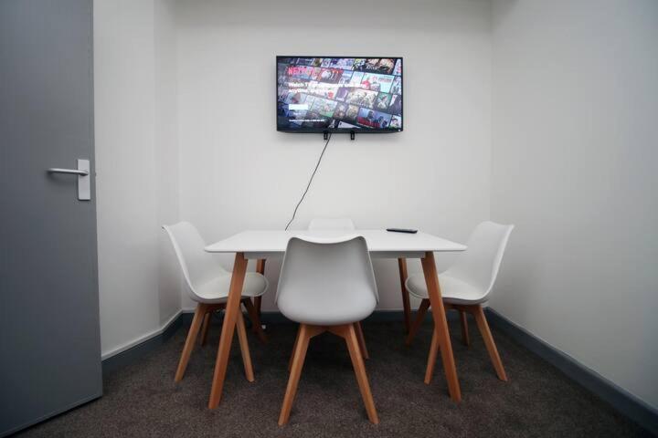 City Centre, Parking, Smart Tv'S In All Rooms Swansea Exterior foto